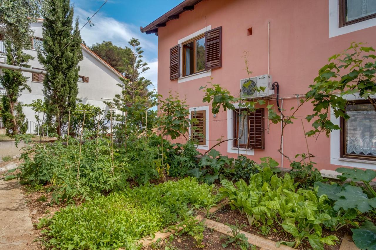 Apartments Villa Julija Mali Lošinj Dış mekan fotoğraf