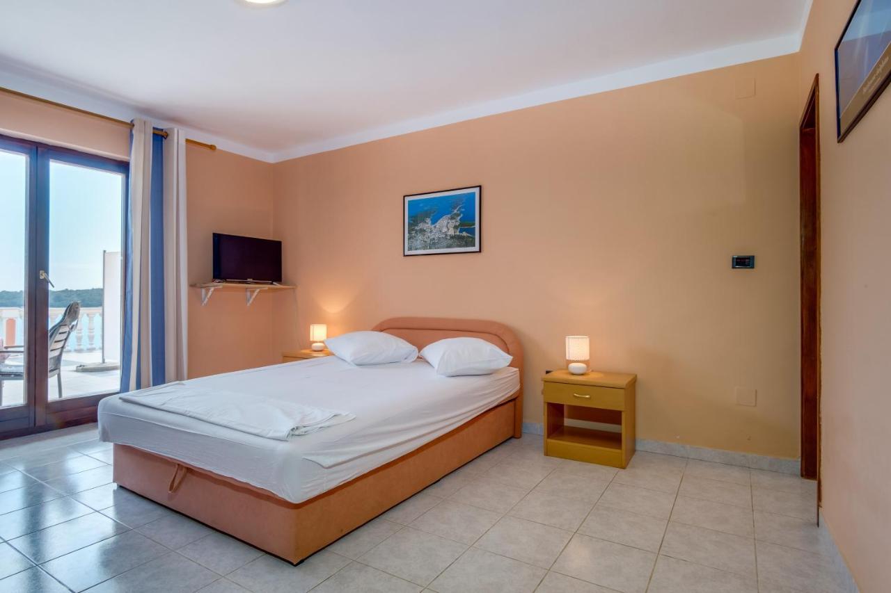 Apartments Villa Julija Mali Lošinj Dış mekan fotoğraf