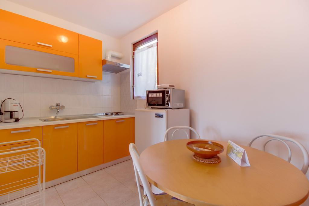 Apartments Villa Julija Mali Lošinj Oda fotoğraf