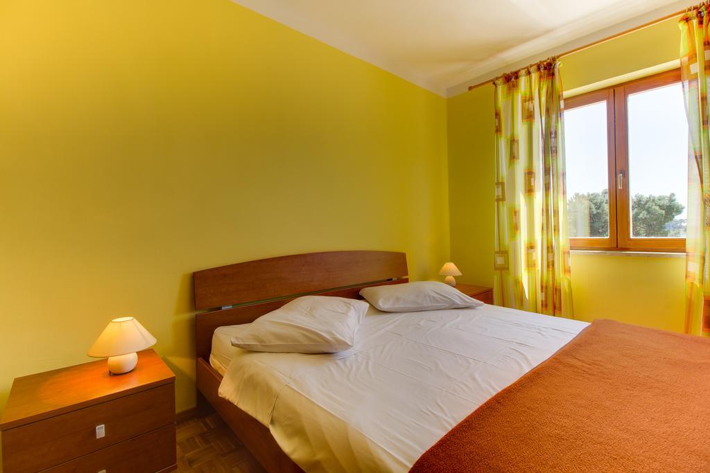 Apartments Villa Julija Mali Lošinj Oda fotoğraf