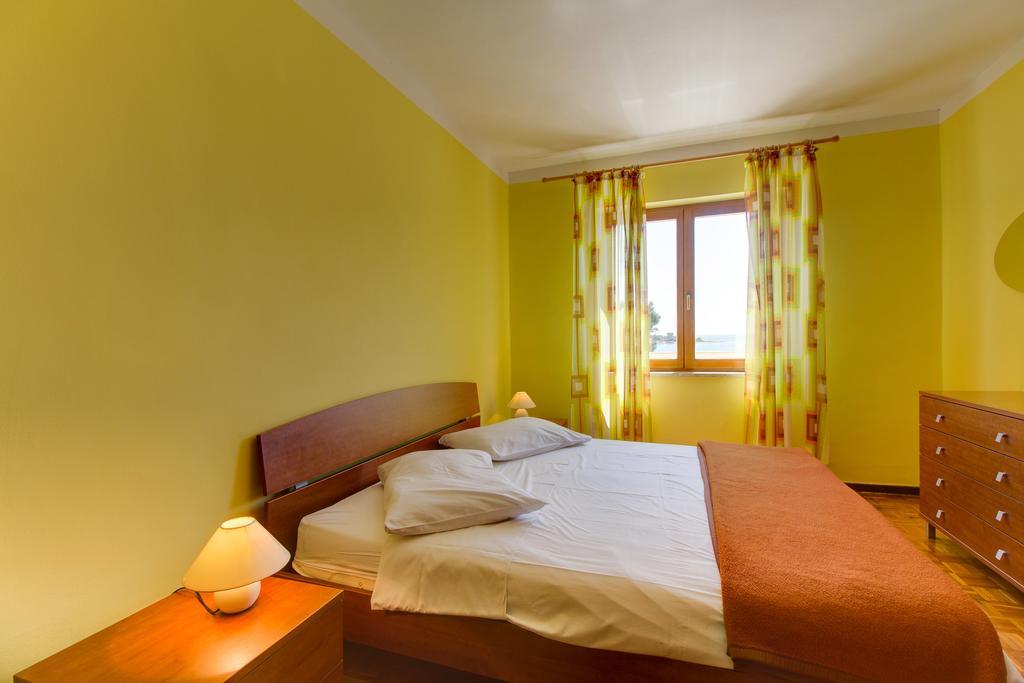 Apartments Villa Julija Mali Lošinj Oda fotoğraf