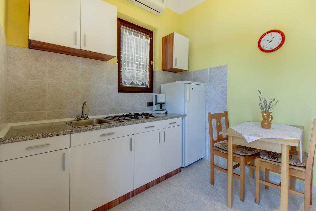 Apartments Villa Julija Mali Lošinj Oda fotoğraf