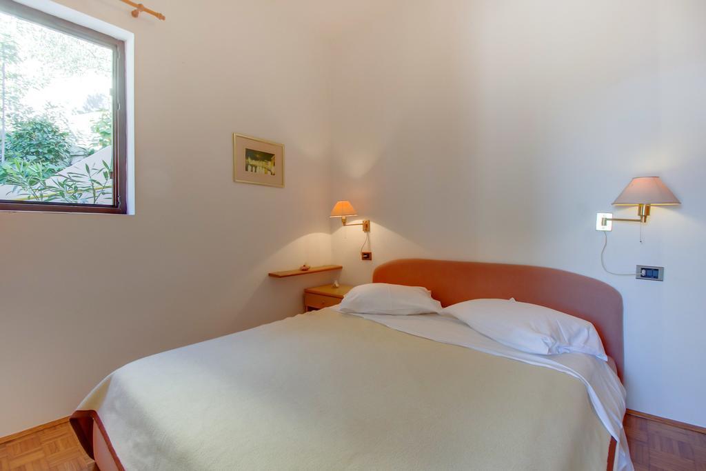 Apartments Villa Julija Mali Lošinj Oda fotoğraf