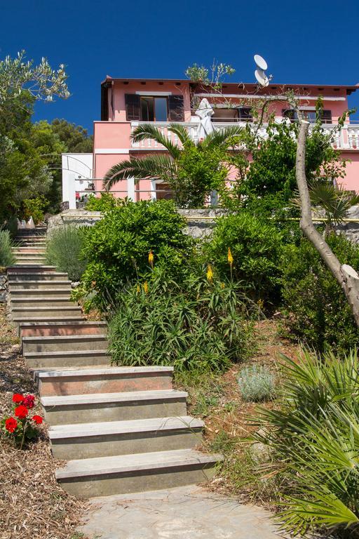 Apartments Villa Julija Mali Lošinj Dış mekan fotoğraf