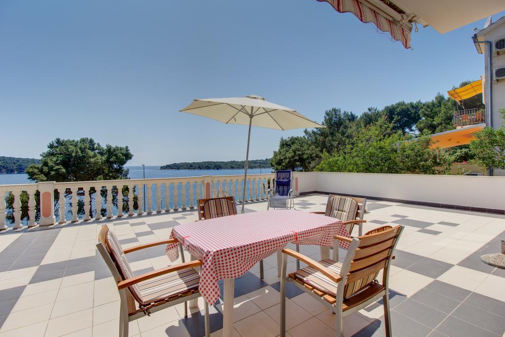 Apartments Villa Julija Mali Lošinj Oda fotoğraf
